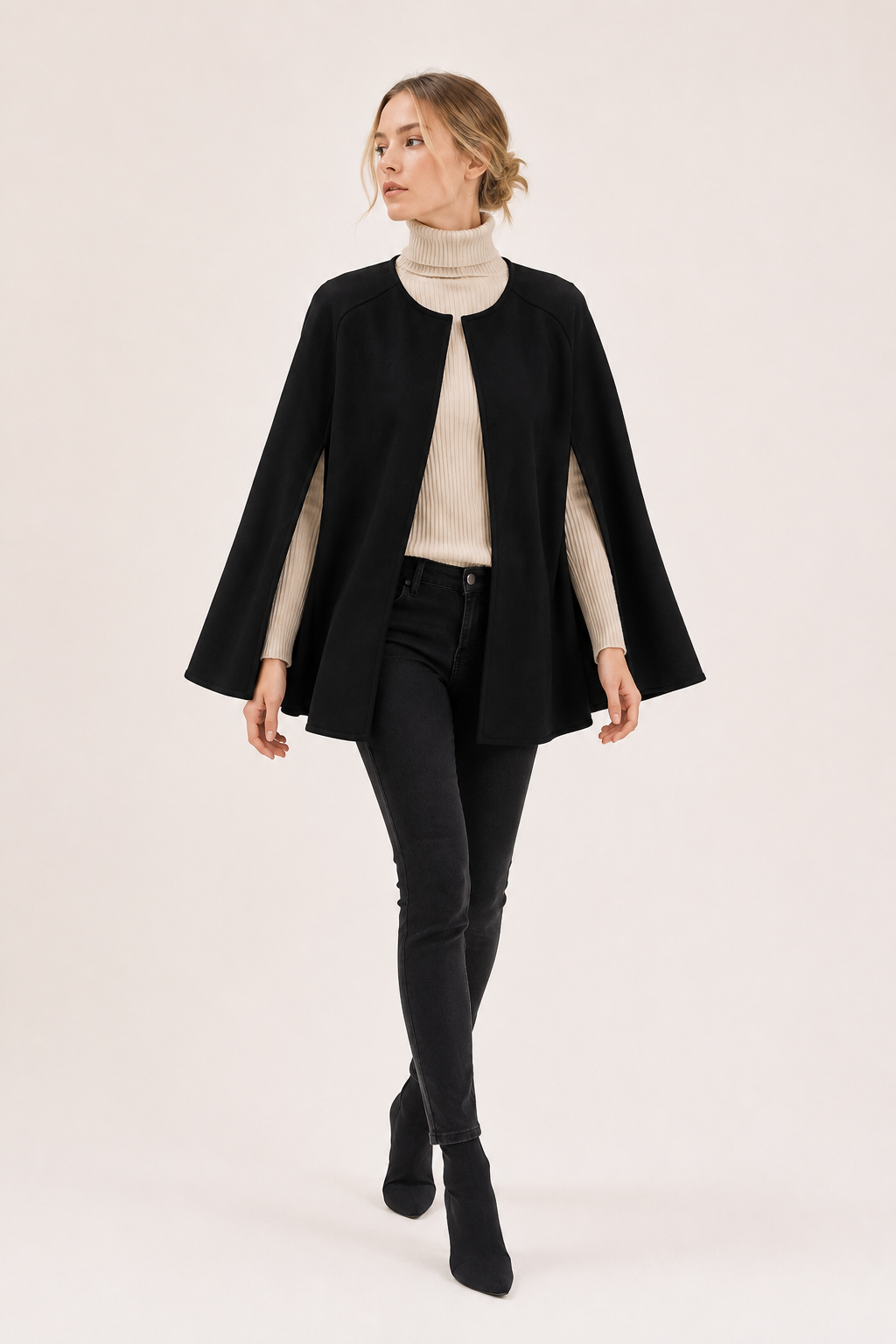 Cape-Mantel in Schwarz